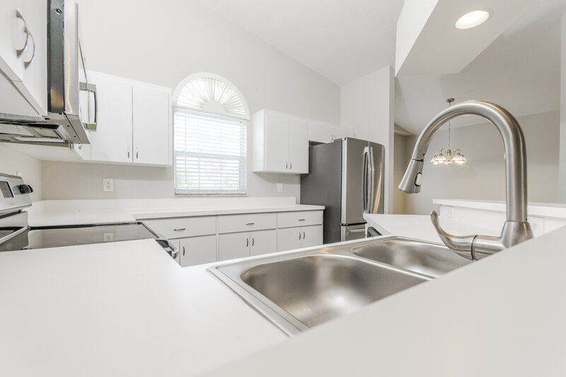 1,830/Mo, 263 Kings Pond Ave Winter Haven, FL 33880 Kitchen View