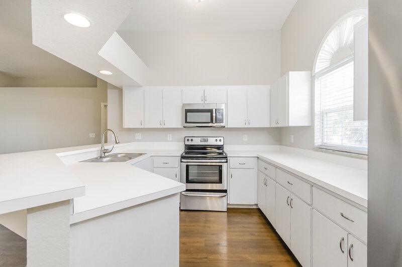1,830/Mo, 263 Kings Pond Ave Winter Haven, FL 33880 Kitchen View 2
