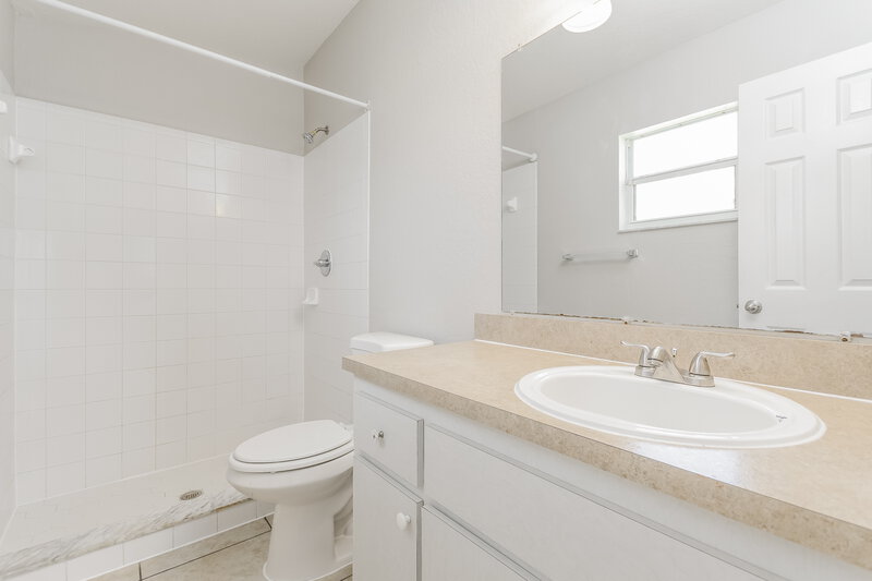 1,830/Mo, 263 Kings Pond Ave Winter Haven, FL 33880 Bathroom View