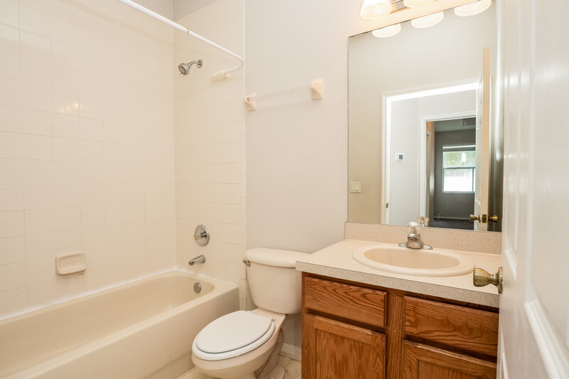 1,810/Mo, 1741 Mountclair Ct Mount Dora, FL 32757 Bathroom View
