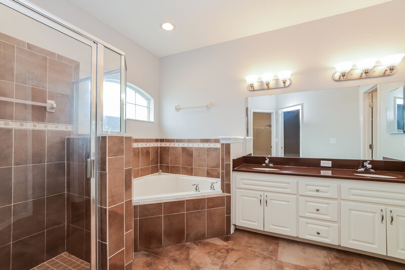 1,965/Mo, 7012 Brenton Manor Ln Winter Haven, FL 33881 Main Bathroom View