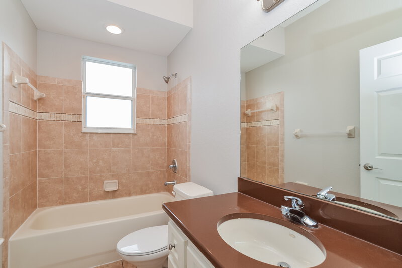 1,965/Mo, 7012 Brenton Manor Ln Winter Haven, FL 33881 Bathroom View
