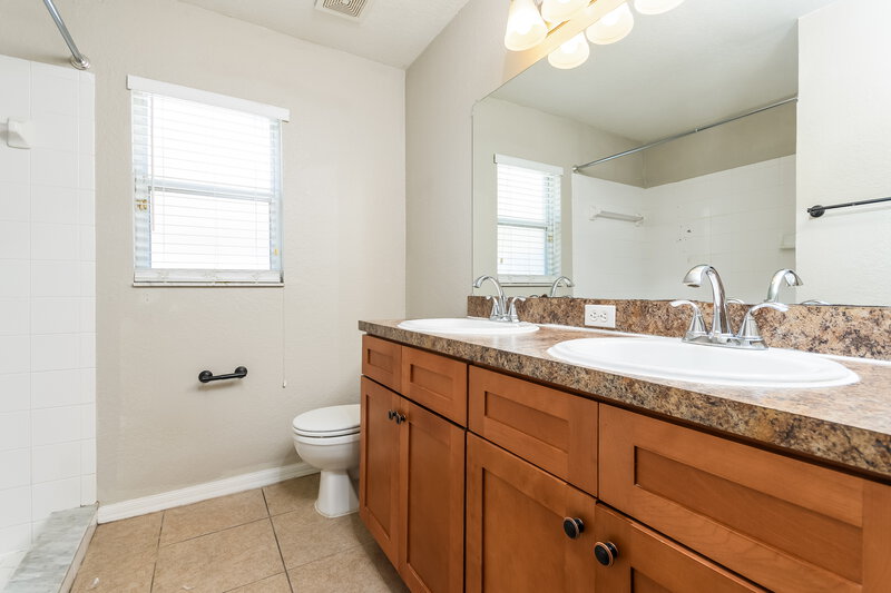 1,855/Mo, 3008 Sabal Bend Dr NE Winter Haven, FL 33881 Main Bathroom View