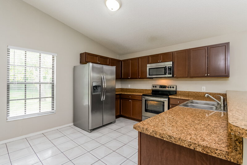 2,340/Mo, 1657 Sunburst Way Kissimmee, FL 34744 Kitchen View