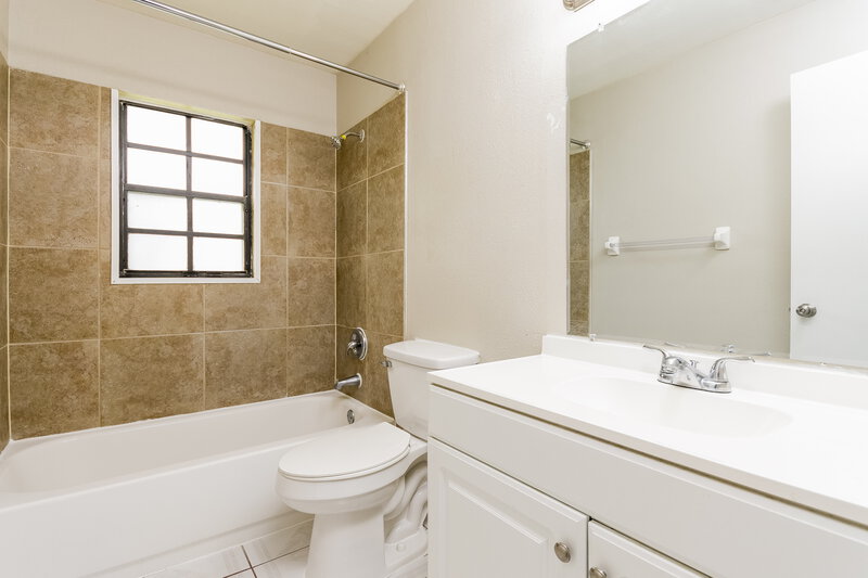 2,340/Mo, 1657 Sunburst Way Kissimmee, FL 34744 Bathroom View