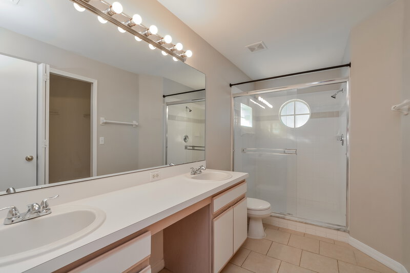 2,180/Mo, 2151 Black Hawk St Clermont, FL 34714 Main Bathroom View