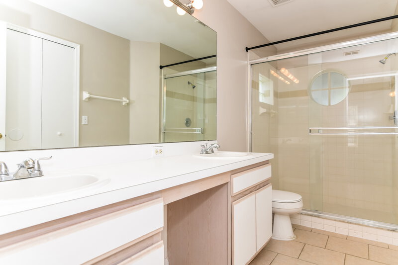 2,135/Mo, 2151 Black Hawk St Clermont, FL 34714 Main Bathroom View