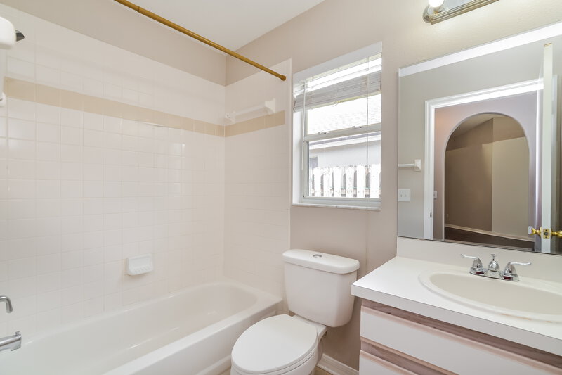 2,180/Mo, 2151 Black Hawk St Clermont, FL 34714 Bathroom View
