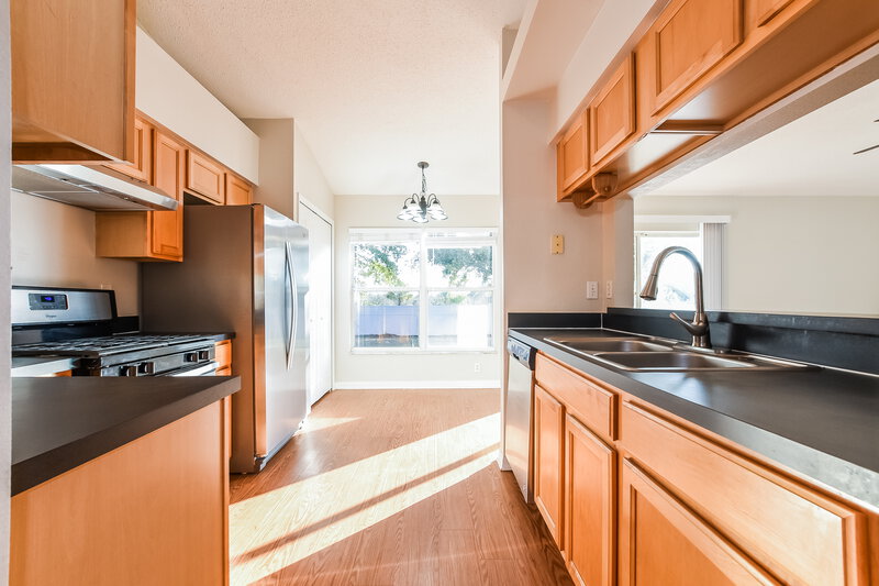 2,110/Mo, 15025 Margaux Dr Clermont, FL 34714 Kitchen View