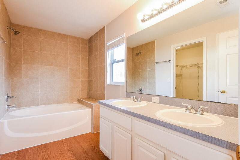 2,110/Mo, 15025 Margaux Dr Clermont, FL 34714 Main Bathroom View