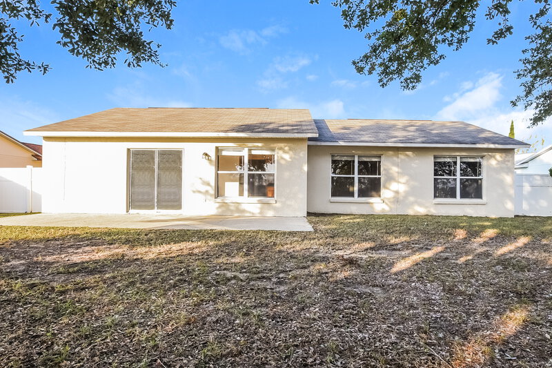 2,110/Mo, 15025 Margaux Dr Clermont, FL 34714 Rear View