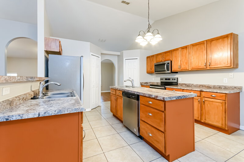 2,500/Mo, 3321 White Blossom Ln Clermont, FL 34711 Kitchen View