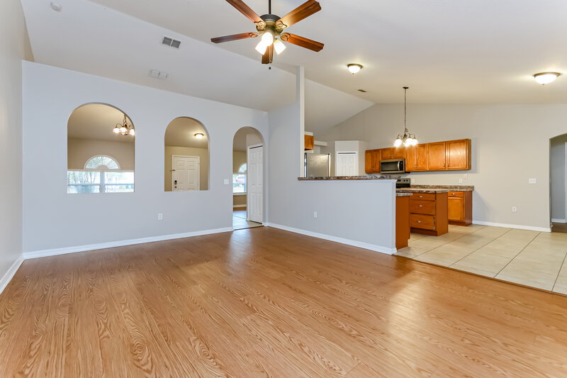 2,500/Mo, 3321 White Blossom Ln Clermont, FL 34711 Family Room View 2