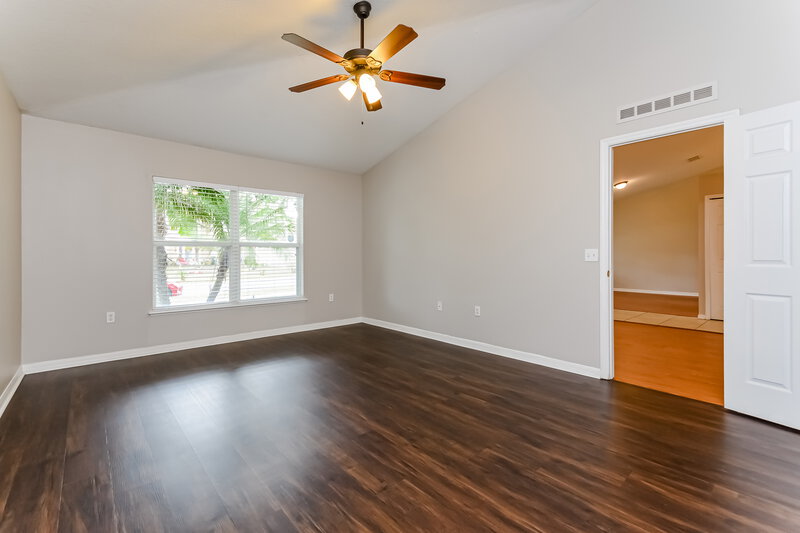 2,500/Mo, 3321 White Blossom Ln Clermont, FL 34711 Main Bedroom View