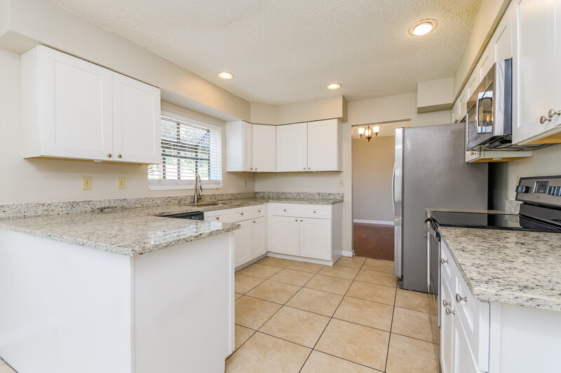 2,365/Mo, 1738 Singing Palm Dr Apopka, FL 32712 Kitchen View