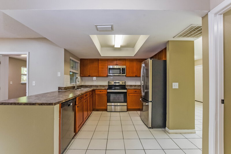 2,740/Mo, 3031 Mit St Orlando, FL 32817 Kitchen View