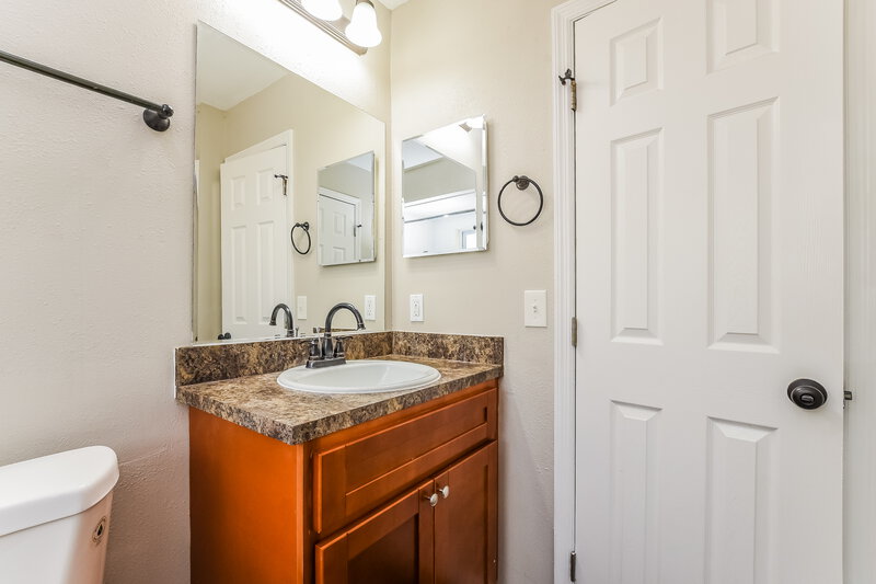 2,740/Mo, 3031 Mit St Orlando, FL 32817 Main Bathroom View