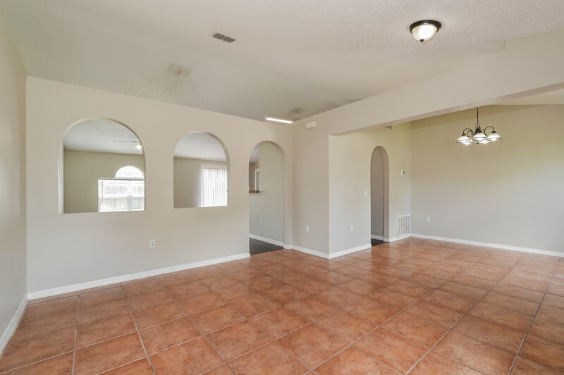 2,340/Mo, 643 Crane Dr Kissimmee, FL 34759 Sitting Room View 2