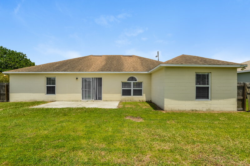 2,340/Mo, 643 Crane Dr Kissimmee, FL 34759 Rear View