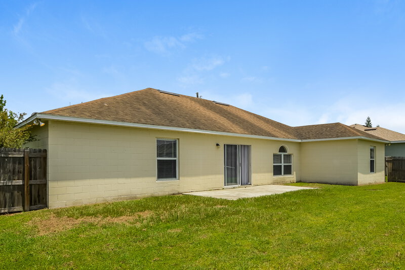 2,340/Mo, 643 Crane Dr Kissimmee, FL 34759 Rear View 2