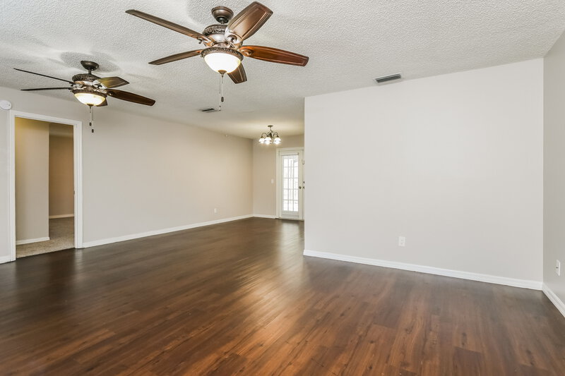 3,060/Mo, 408 Coleman Dr Winter Haven, FL 33884 Living Room View 2