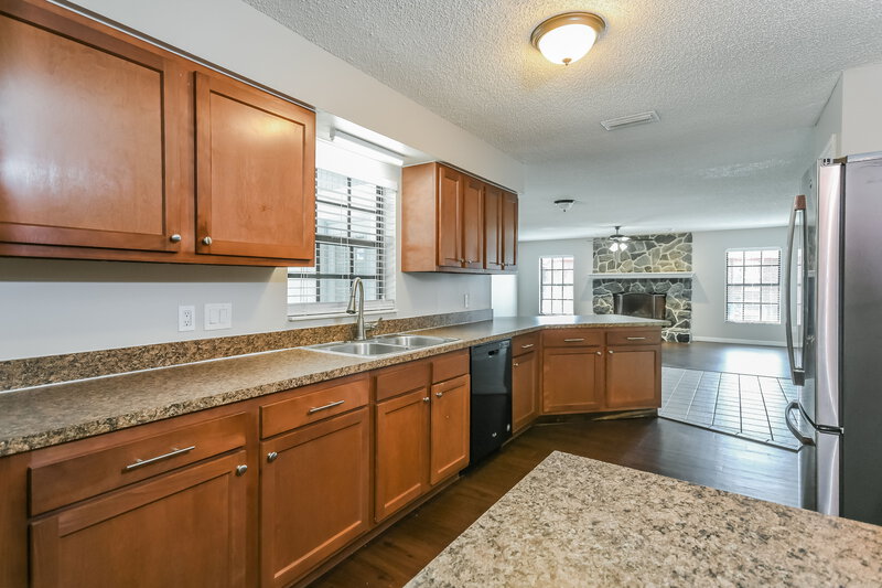 3,060/Mo, 408 Coleman Dr Winter Haven, FL 33884 Kitchen View