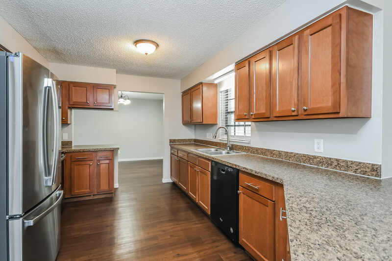 3,060/Mo, 408 Coleman Dr Winter Haven, FL 33884 Kitchen View 2