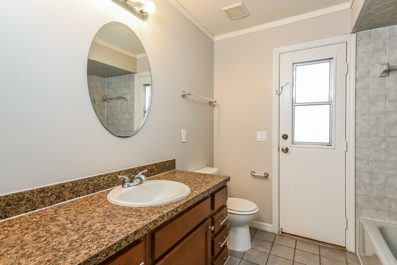 3,060/Mo, 408 Coleman Dr Winter Haven, FL 33884 Bathroom View