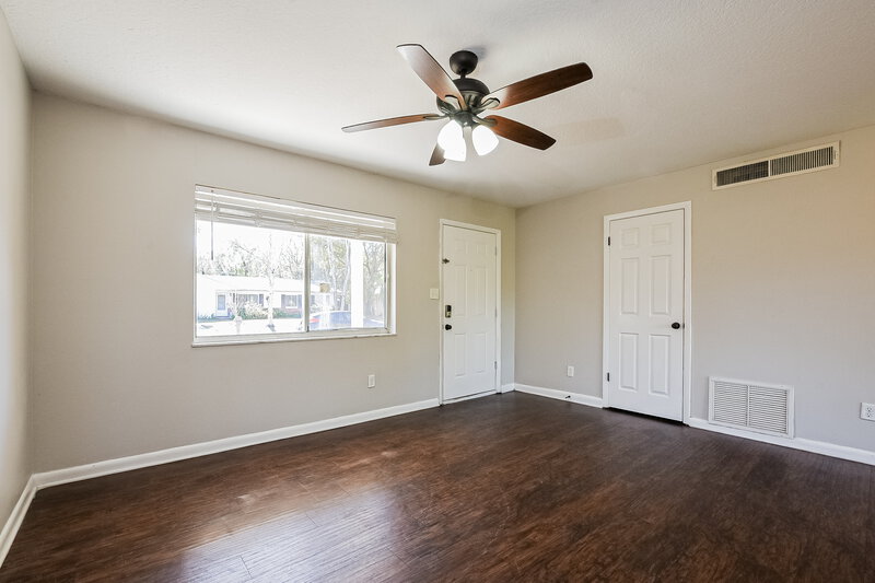 2,000/Mo, 2843 Kinnon Dr Orlando, FL 32817 Living Room View 2