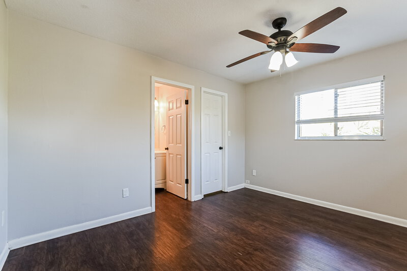 2,000/Mo, 2843 Kinnon Dr Orlando, FL 32817 Main Bedroom View