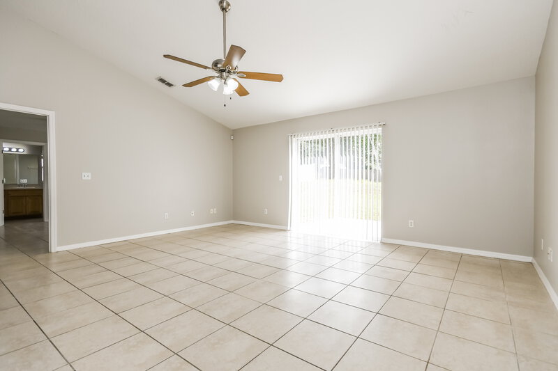 1,875/Mo, 14816 Windy Mount Cir Clermont, FL 34711 Living Room View 2