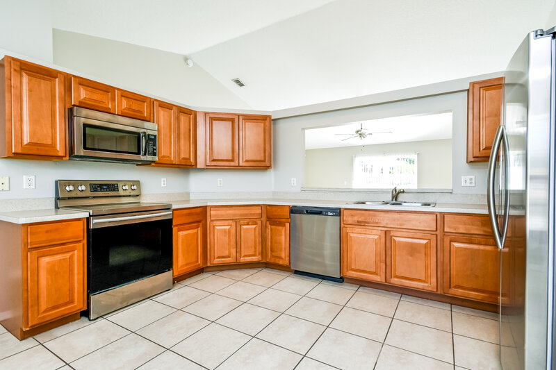 1,875/Mo, 14816 Windy Mount Cir Clermont, FL 34711 Kitchen View