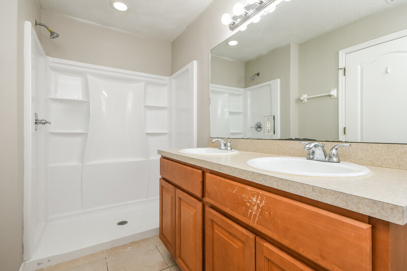 1,875/Mo, 14816 Windy Mount Cir Clermont, FL 34711 Main Bathroom View