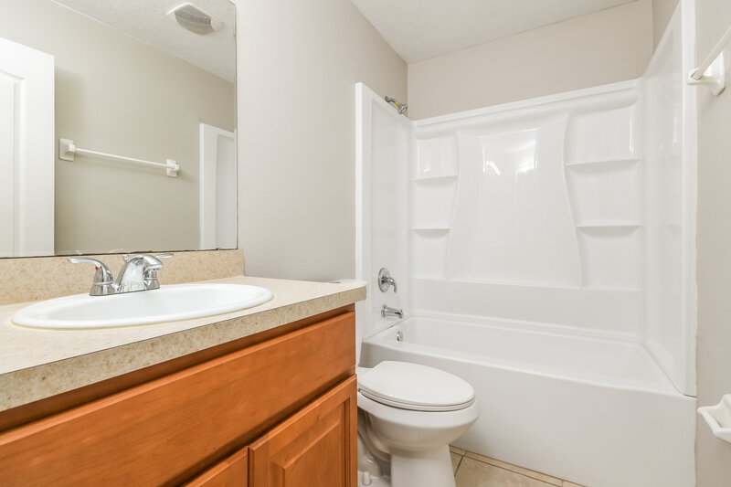 1,875/Mo, 14816 Windy Mount Cir Clermont, FL 34711 Bathroom View