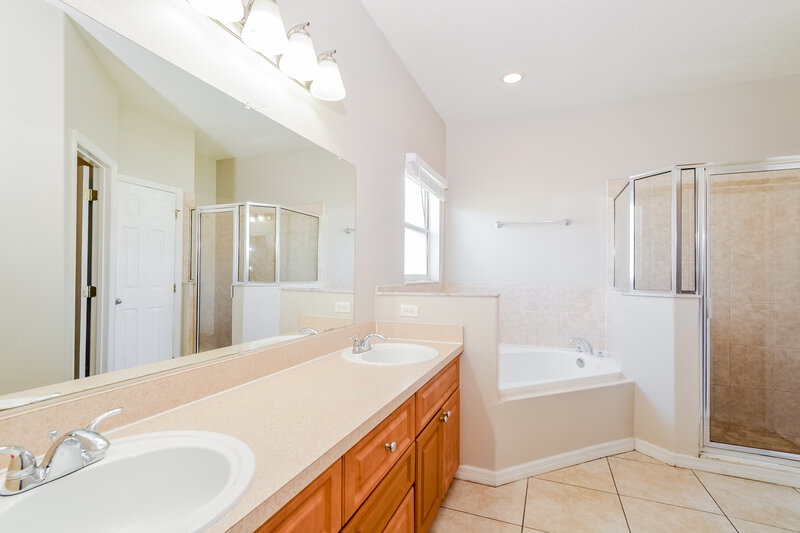 1,640/Mo, 184 Aurelia Ct Kissimmee, FL 34758 Main Bathroom View