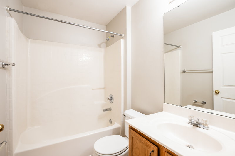 2,630/Mo, 4212 Stonefield Dr Orlando, FL 32826 Bathroom View