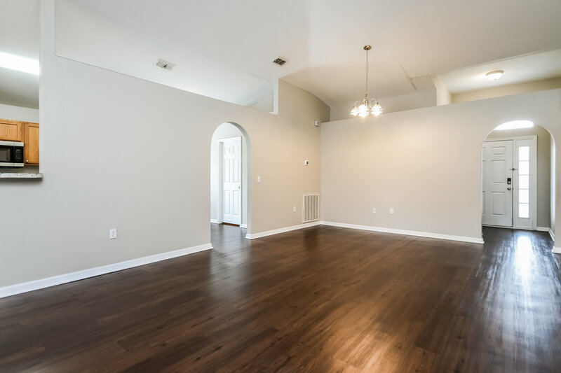 1,765/Mo, 1722 Eagle Pines Cir Eagle Lake, FL 33839 Living Room View 3