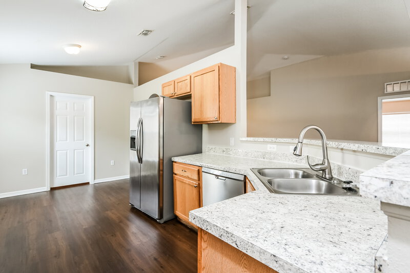 1,765/Mo, 1722 Eagle Pines Cir Eagle Lake, FL 33839 Kitchen View