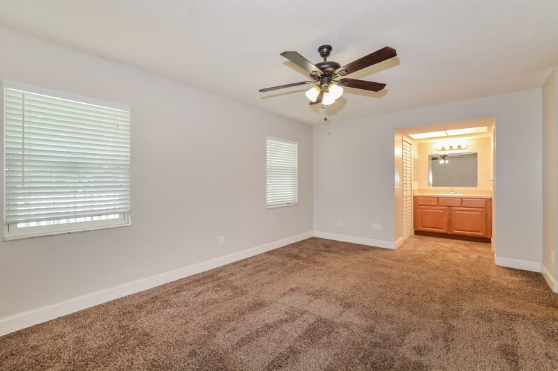 2,350/Mo, 996 Papaya Ln Winter Springs, FL 32708 Main Bedroom View 2