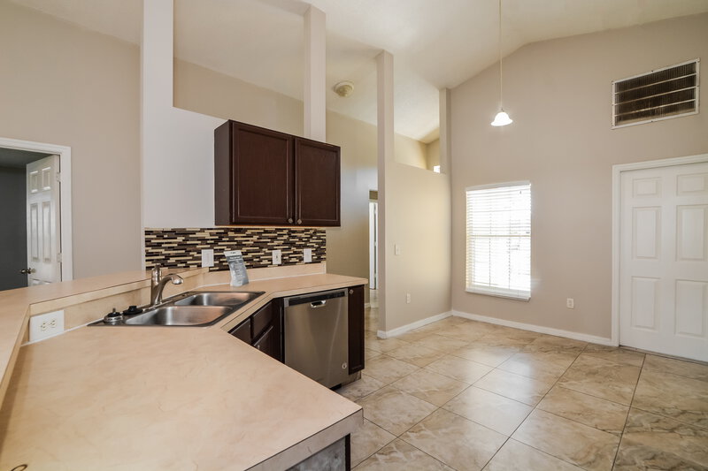 2,050/Mo, 458 Tamarind Parke Ln Kissimmee, FL 34758 Kitchen View 2