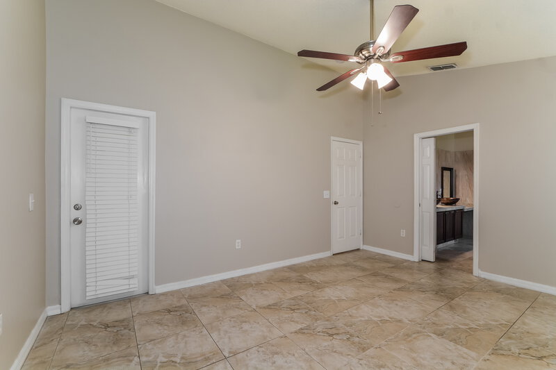 2,050/Mo, 458 Tamarind Parke Ln Kissimmee, FL 34758 Main Bedroom View 2