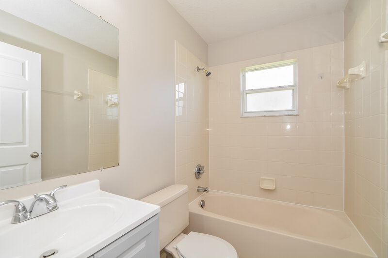 2,050/Mo, 458 Tamarind Parke Ln Kissimmee, FL 34758 Bathroom View