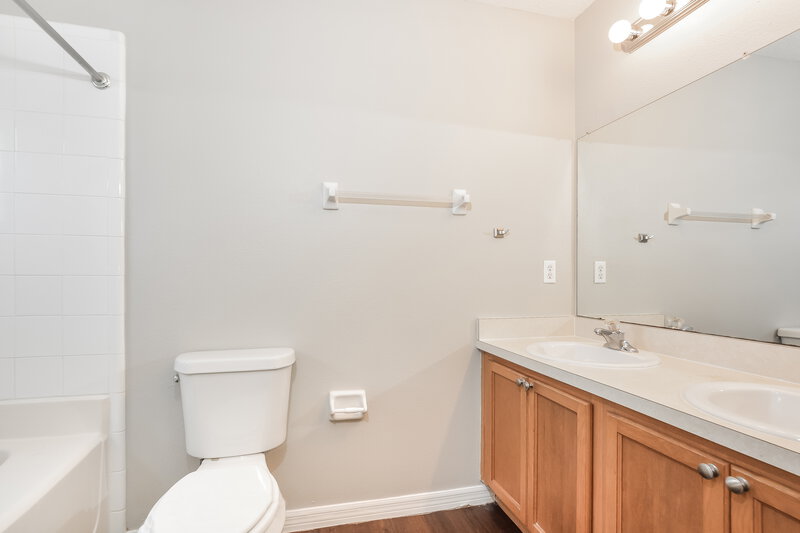 2,480/Mo, 333 Edisto Pl Apopka, FL 32712 Main Bathroom View