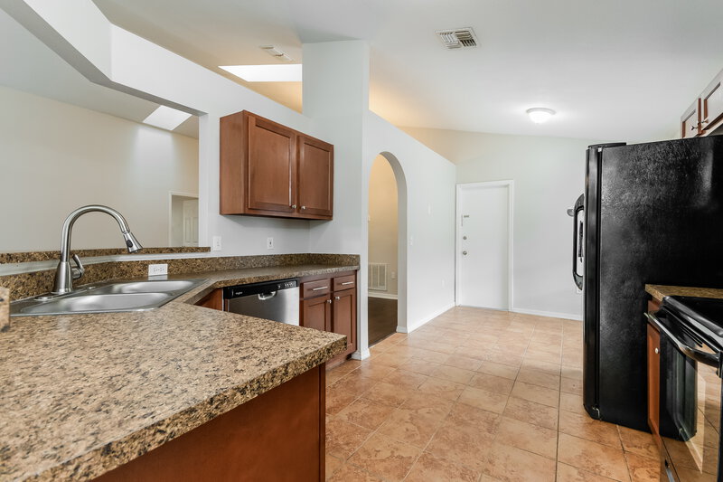 2,210/Mo, 2372 Queenswood Cir Kissimmee, FL 34743 Kitchen View