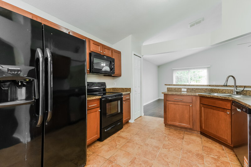 2,210/Mo, 2372 Queenswood Cir Kissimmee, FL 34743 Kitchen View 2
