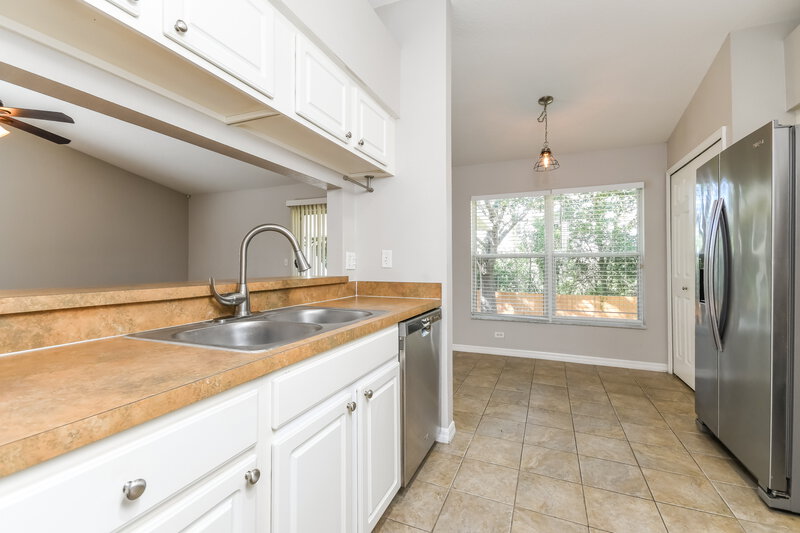 2,920/Mo, 15443 Margaux Dr Clermont, FL 34714 Kitchen View 2