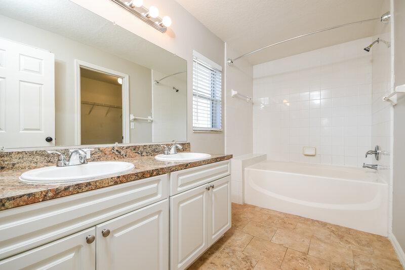 2,920/Mo, 15443 Margaux Dr Clermont, FL 34714 Main Bathroom View