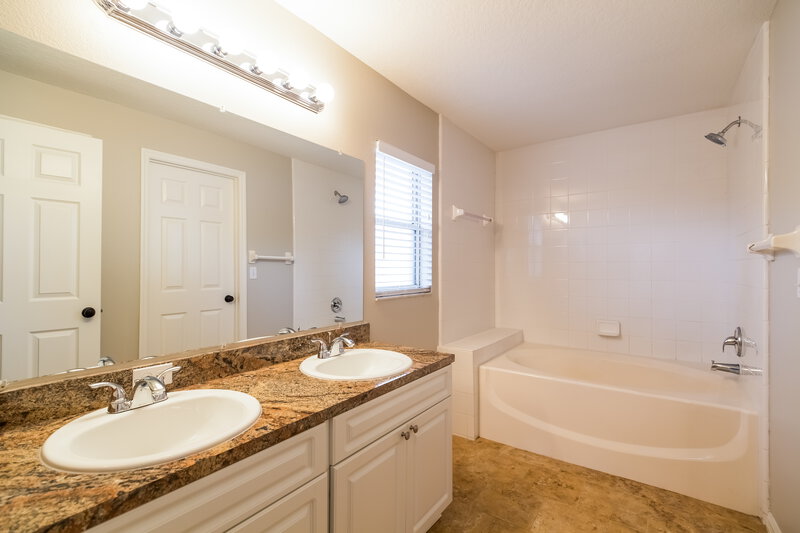 2,170/Mo, 15443 Margaux Dr Clermont, FL 34714 Master Bathroom View