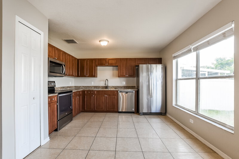 2,710/Mo, 2347 Topaz Trl Kissimmee, FL 34743 Kitchen View