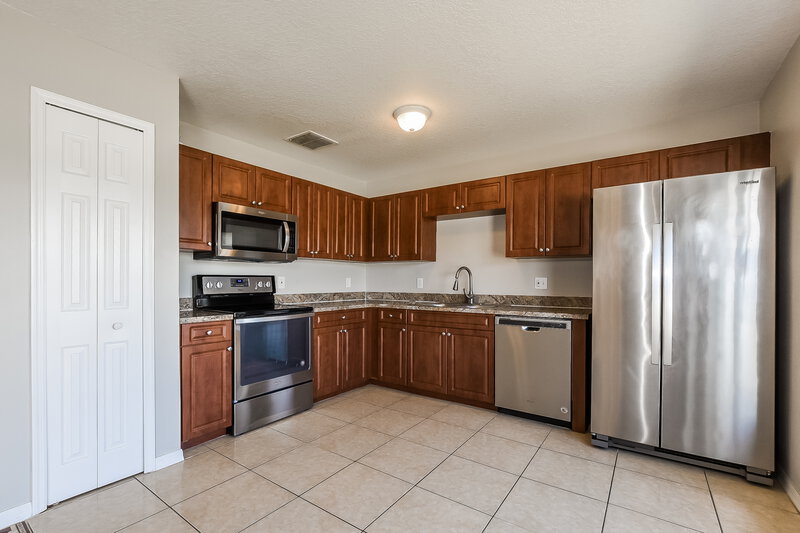 2,710/Mo, 2347 Topaz Trl Kissimmee, FL 34743 Kitchen View 2